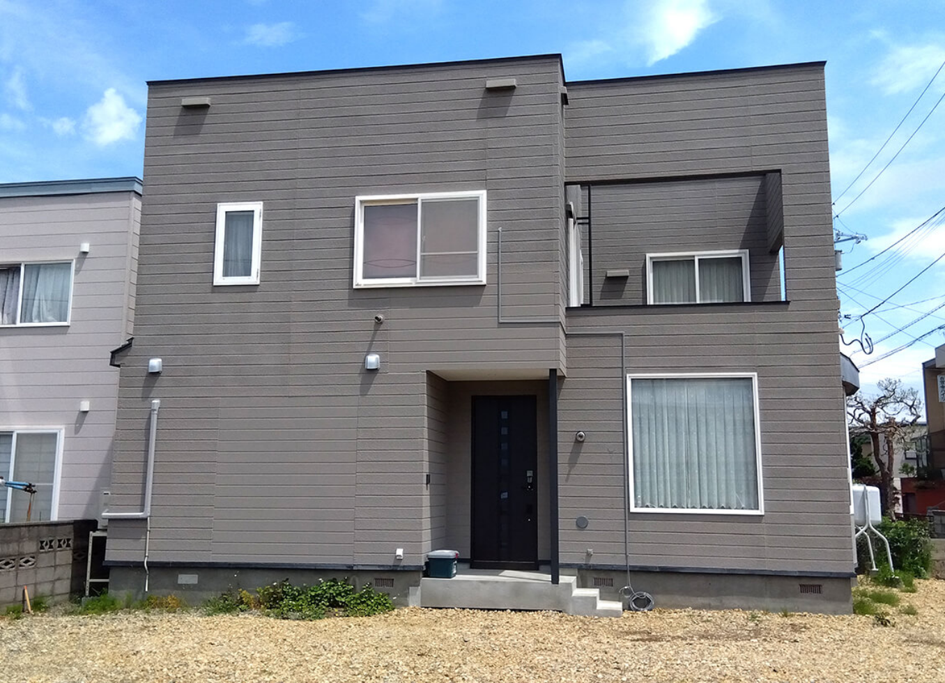 リフォーム後（アスファルト舗装前）。スタジオは玄関から入って左側の和室を利用。